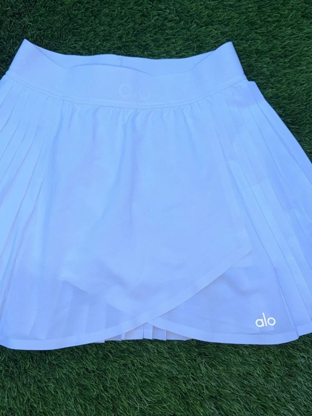 ALO Aces Tennis Skirt in White 🤍
